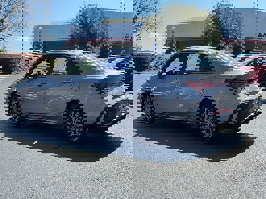 Used 2024 Hyundai Elantra SEL image 10