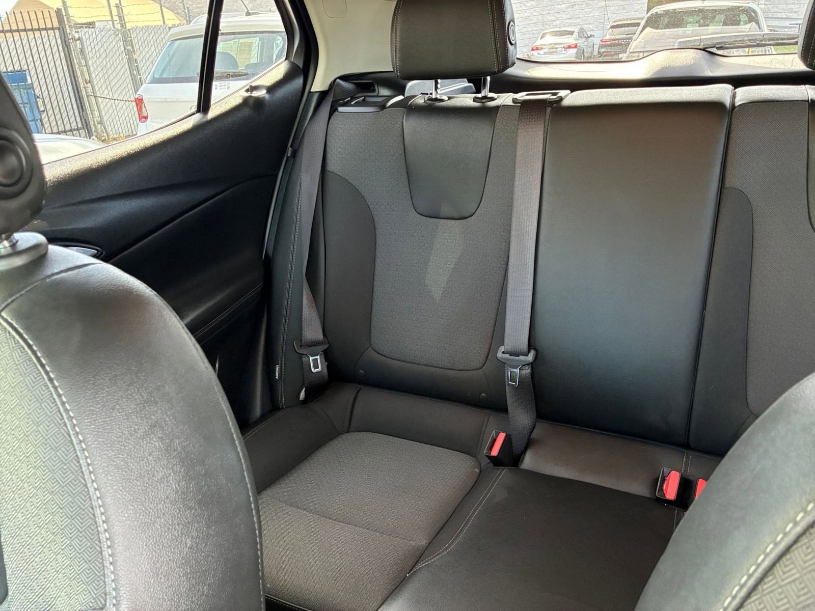 Used 2025 Buick Encore GX Preferred image 37