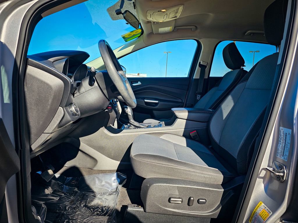 Used 2018 Ford Escape SE image 12