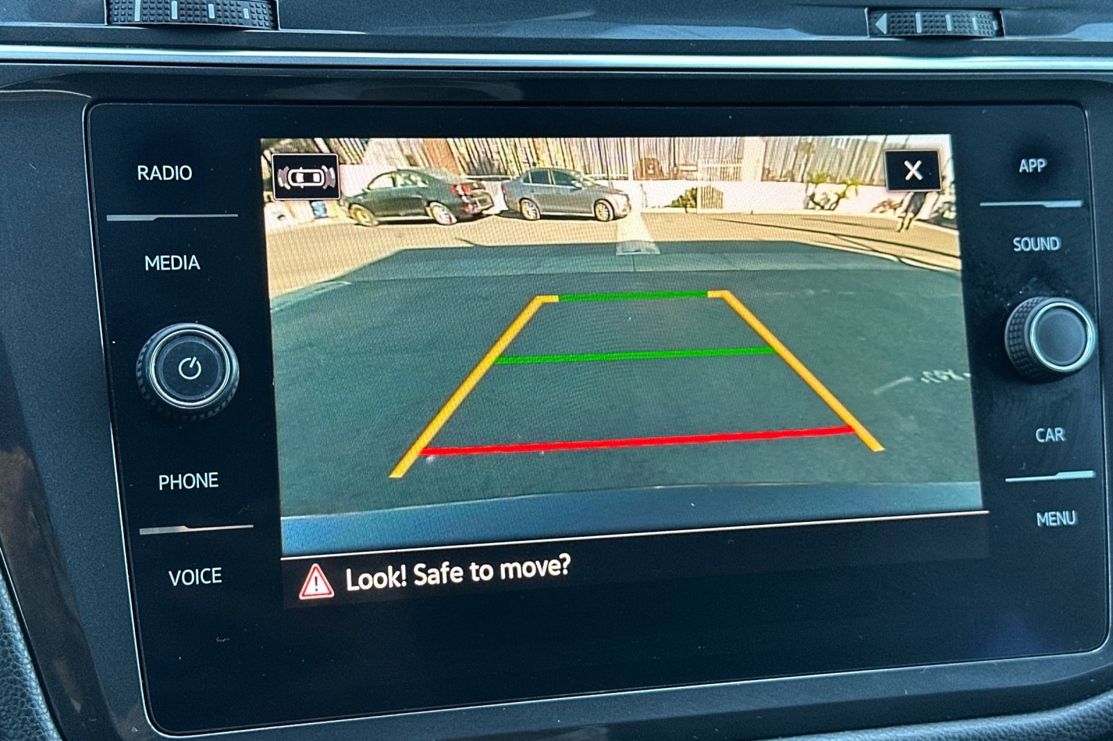 Certified 2022 Volkswagen Tiguan SE image 21