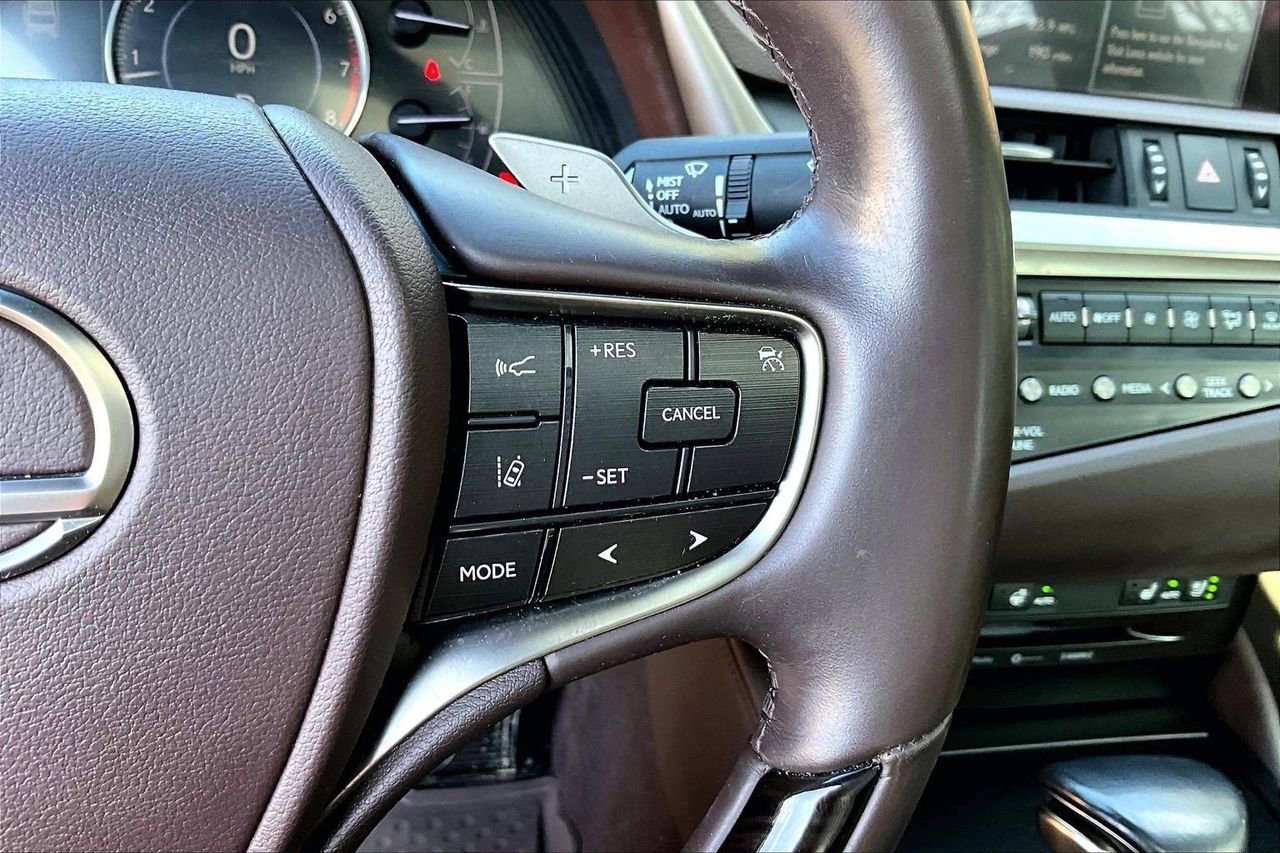 Used 2020 Lexus ES 350 w/ Premium Package image 30