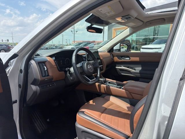Used 2025 Nissan Pathfinder Platinum w/ Cargo Package AWD/4WD image 22