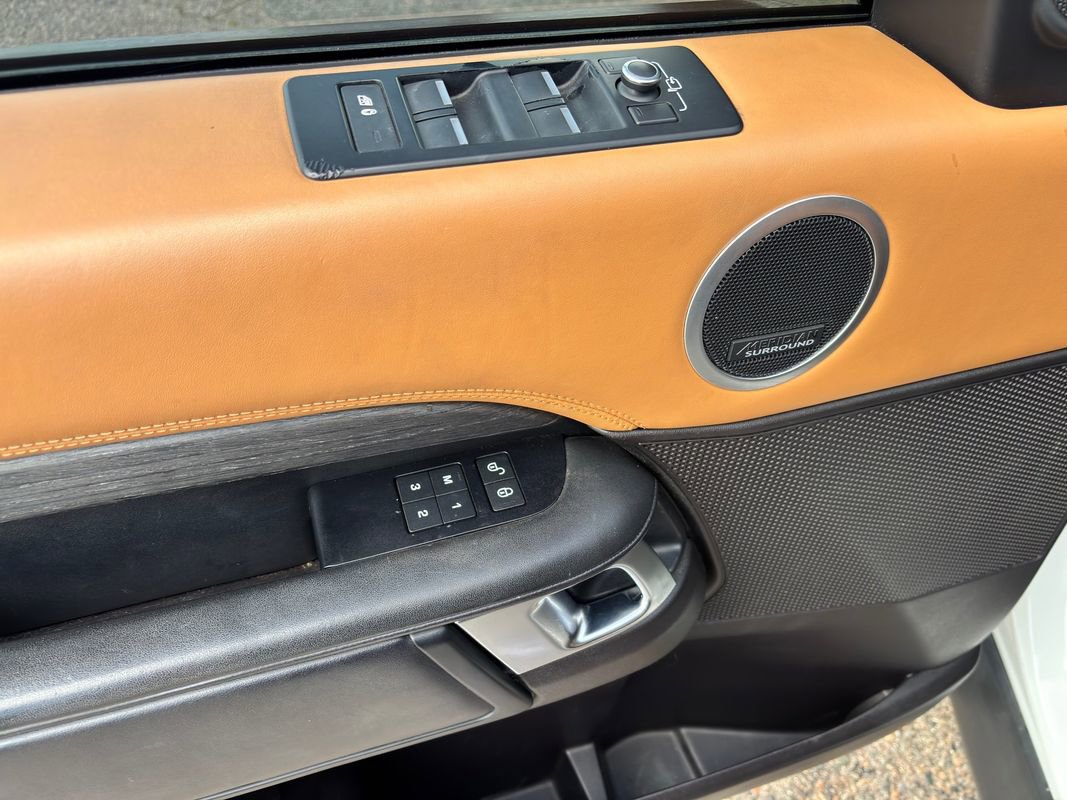 Used 2017 Land Rover Discovery HSE Luxury image 19