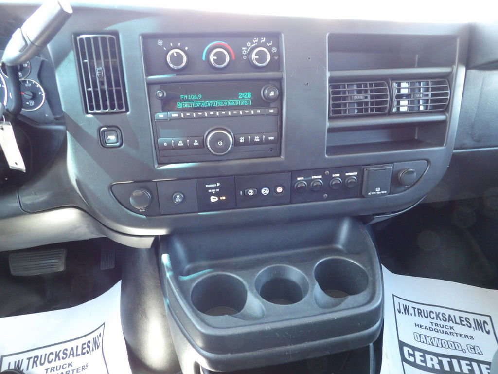 Used 2017 Chevrolet Express 2500 image 22