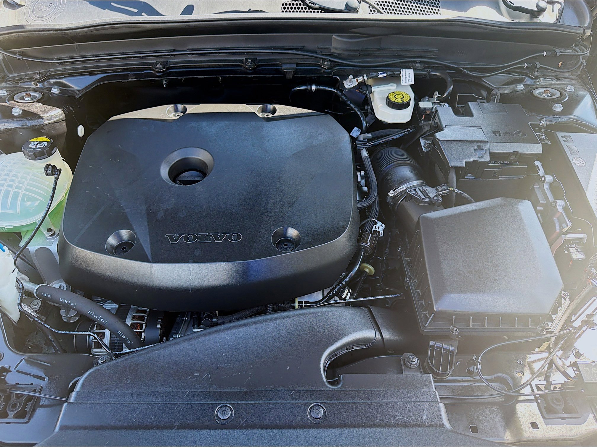 Used 2022 Volvo XC40 T5 R-Design w/ Advanced Package image 36