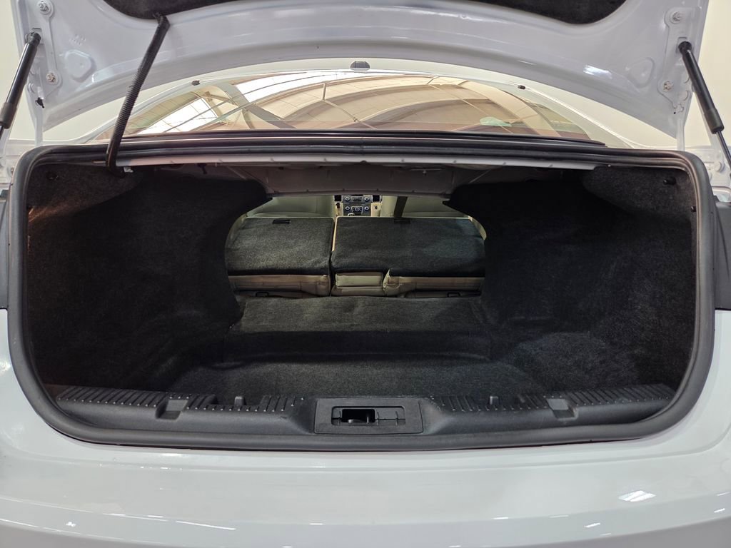 Used 2015 Ford Taurus SE image 13