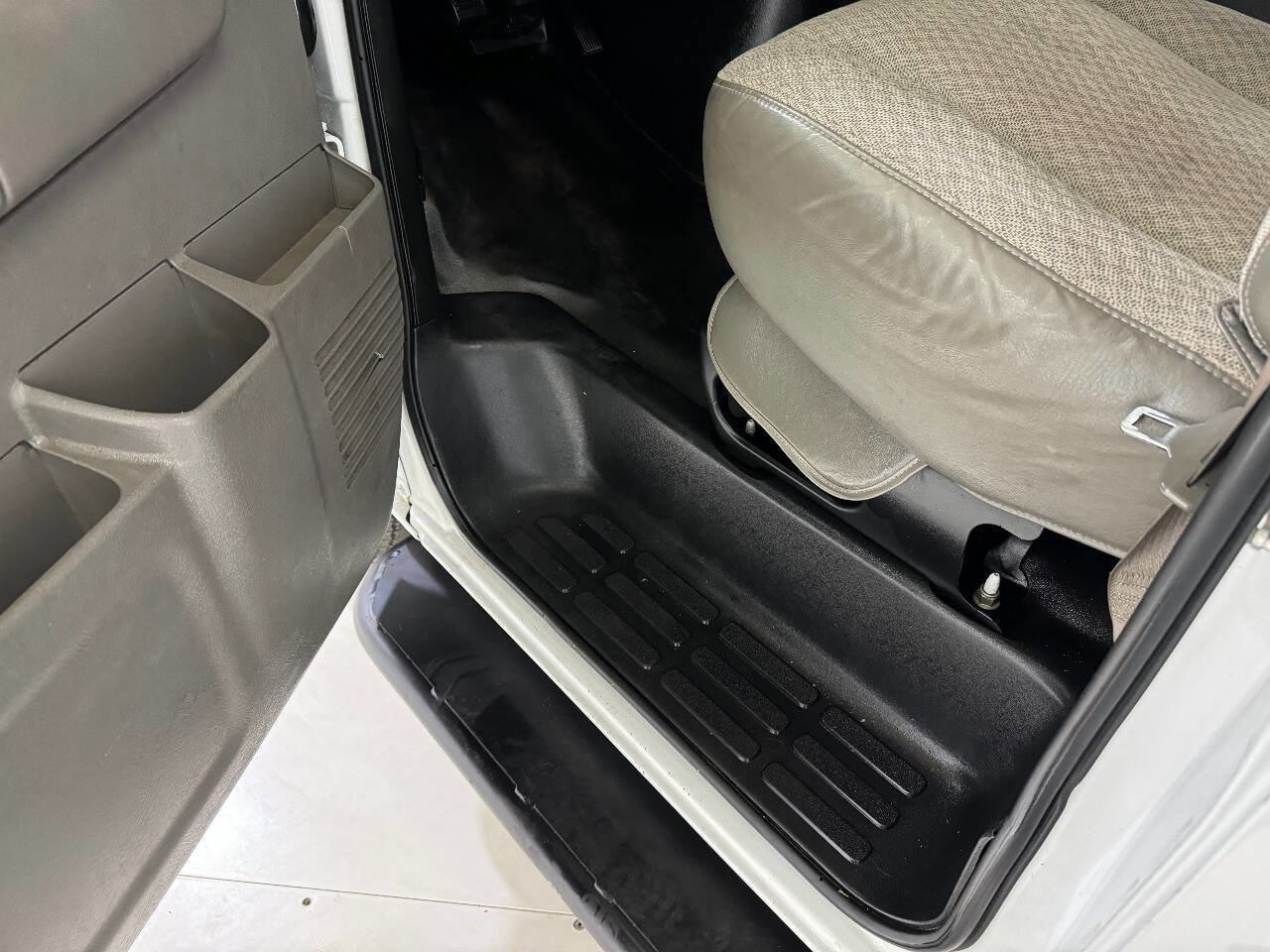 Used 2017 GMC Savana 2500 image 71