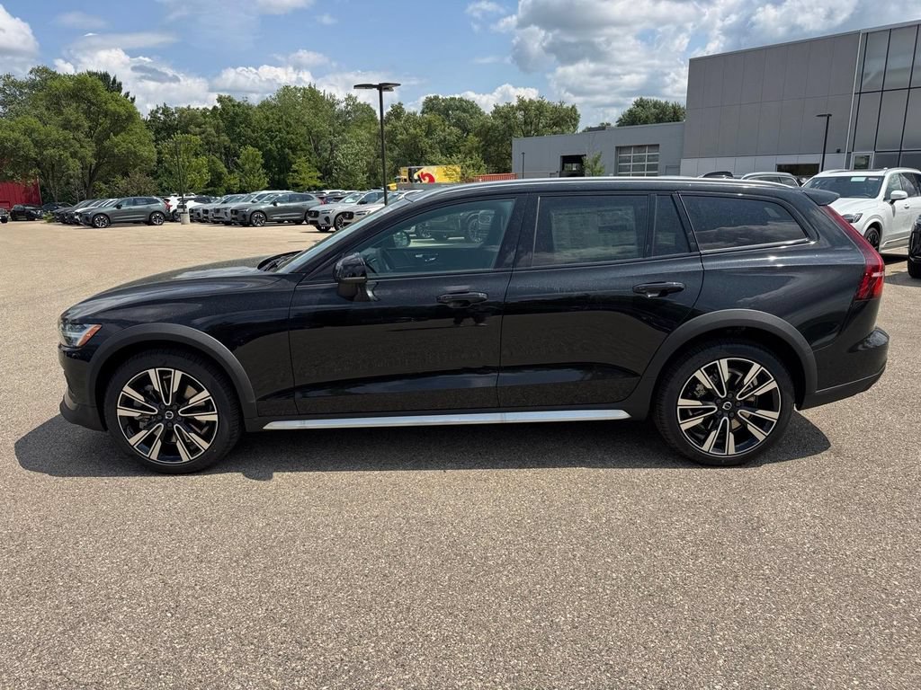 New 2026 Volvo V60 B5 Cross Country Ultra w/ Climate Package AWD/4WD image 2