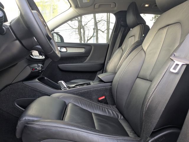 Certified 2023 Volvo XC40 B5 Ultimate w/ Protection Package Premier image 26