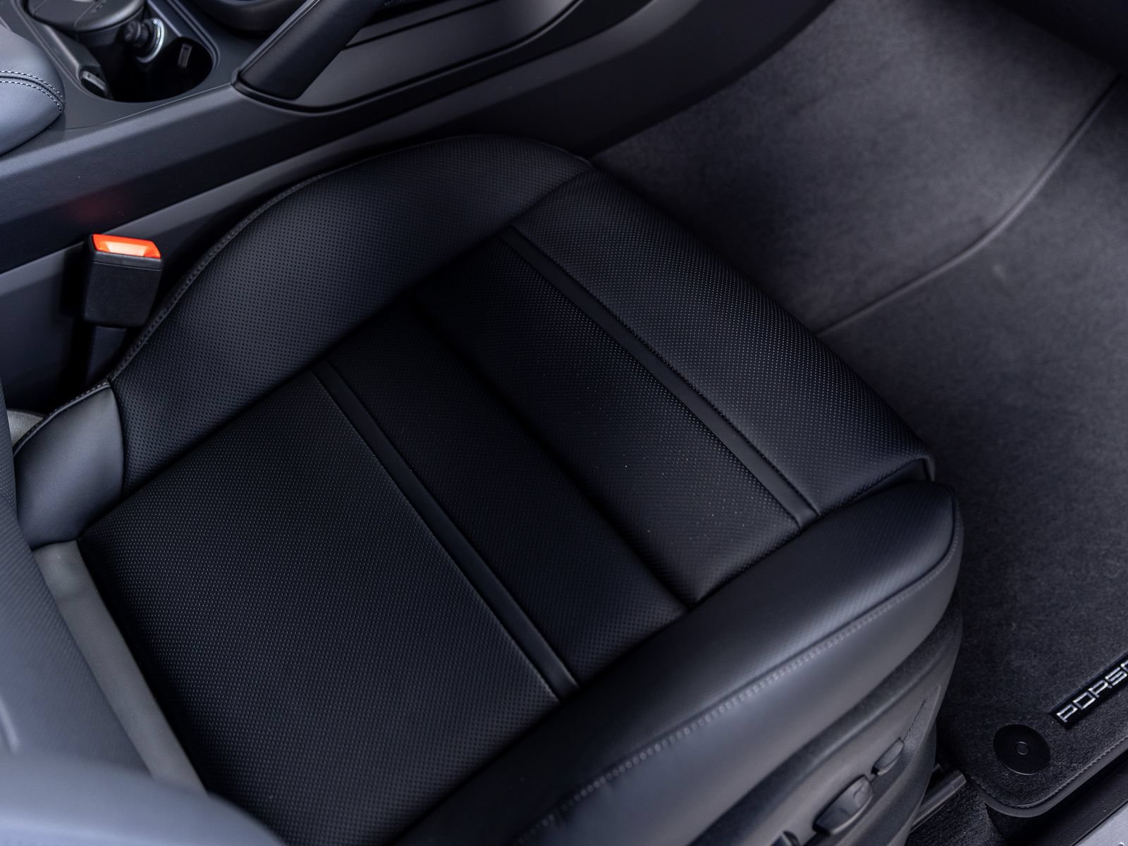 New 2026 Porsche Cayenne Coupe AWD/4WD image 36