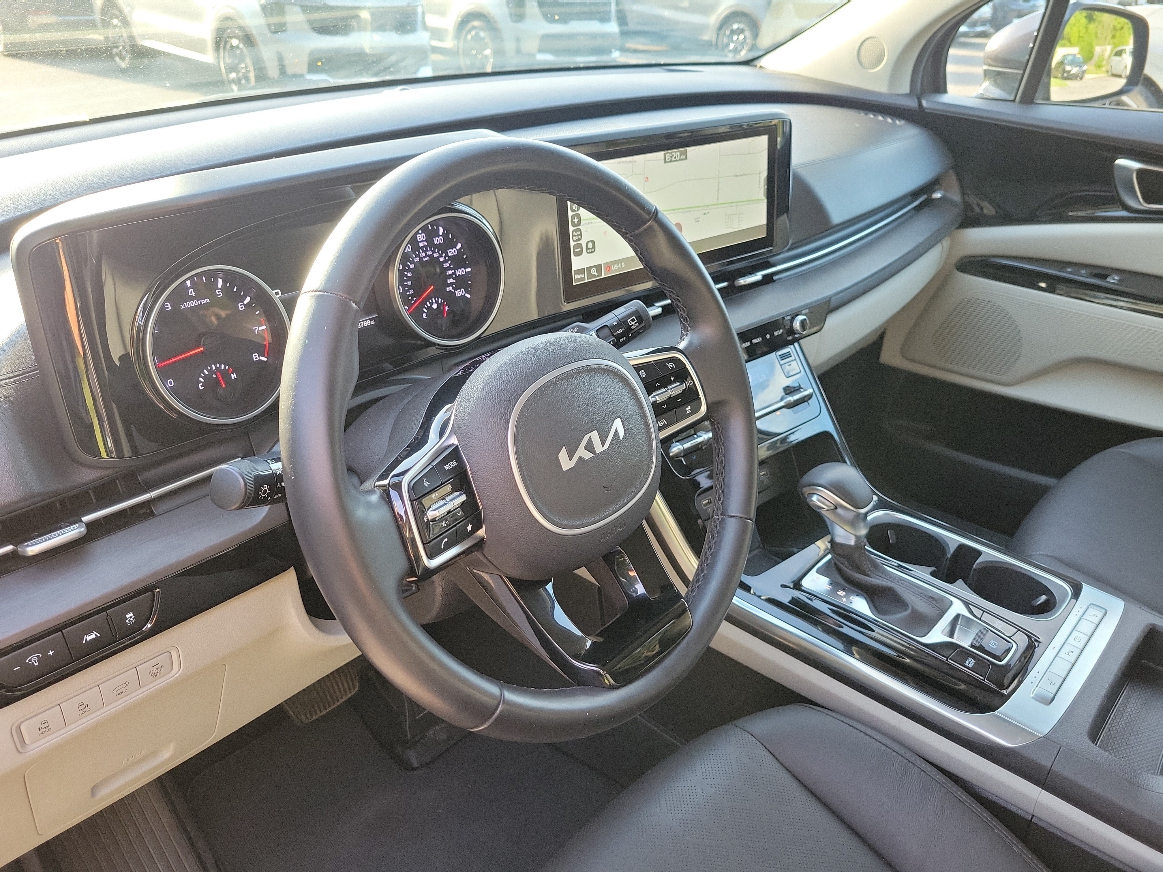 Used 2022 Kia Carnival EX FWD image 22