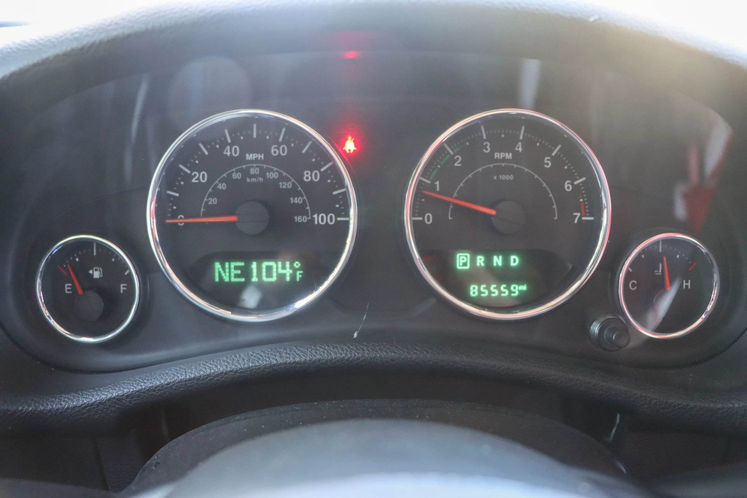 Used 2015 Jeep Wrangler Unlimited Sahara w/ Connectivity Group AWD/4WD image 28