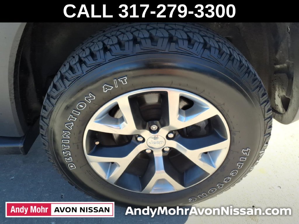 Used 2014 Jeep Cherokee Trailhawk w/ Comfort/Convenience Group AWD/4WD image 14