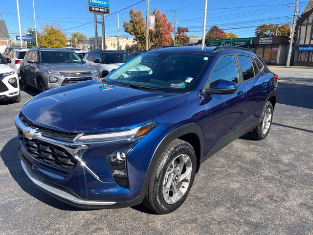 Used 2024 Chevrolet Trax LT w/ LT Convenience Package FWD image 7
