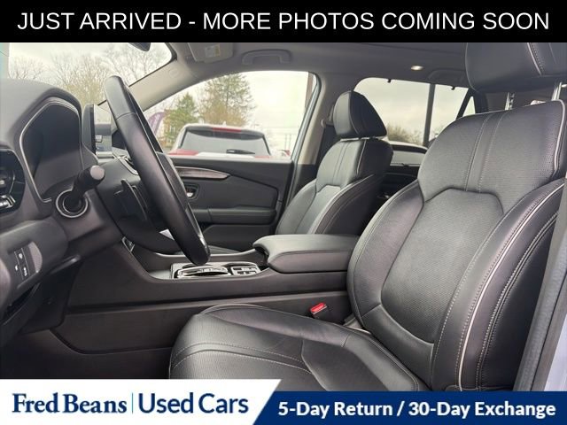 Used 2025 Honda Pilot Elite image 11