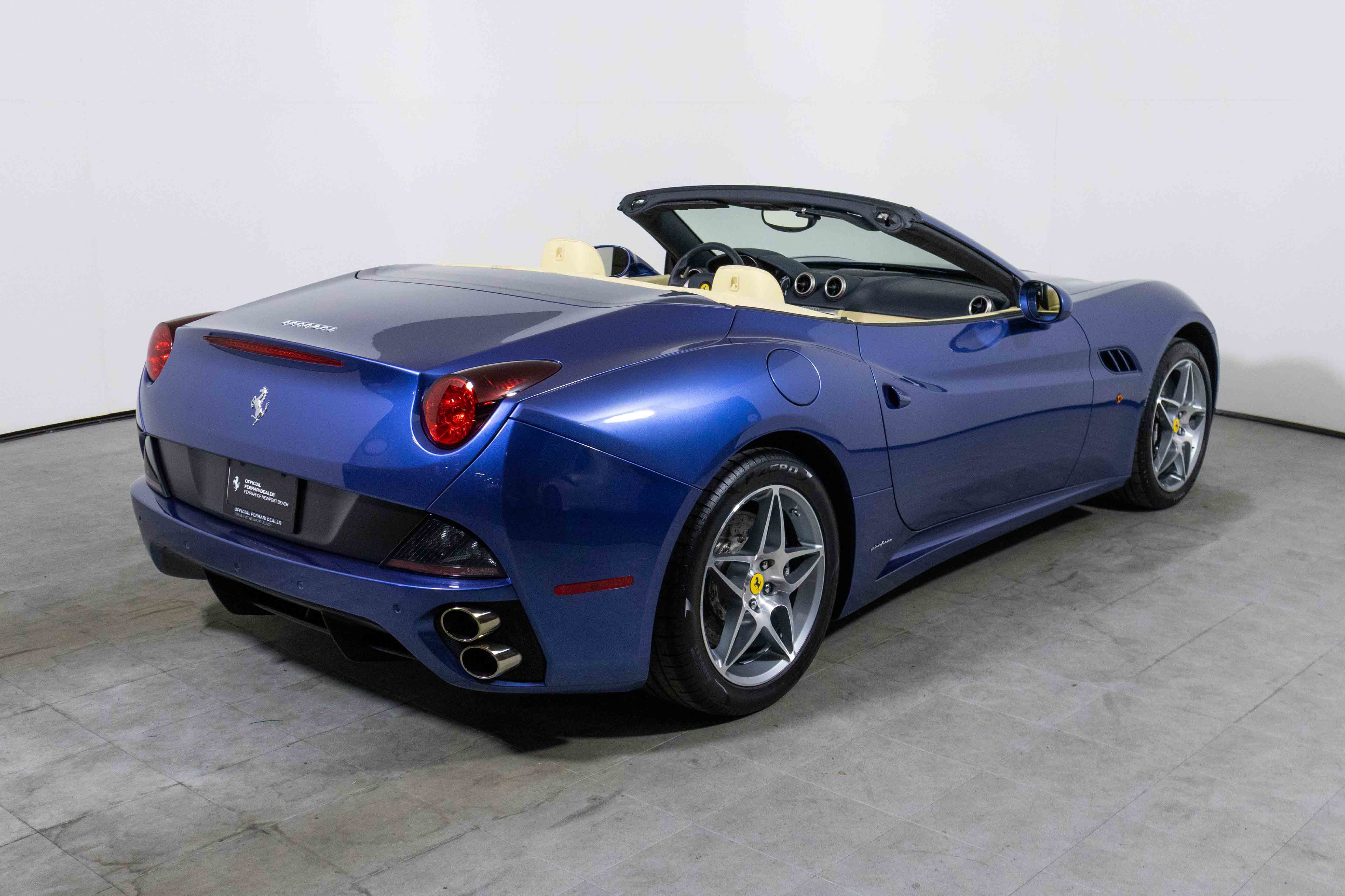 Used 2010 Ferrari California image 8
