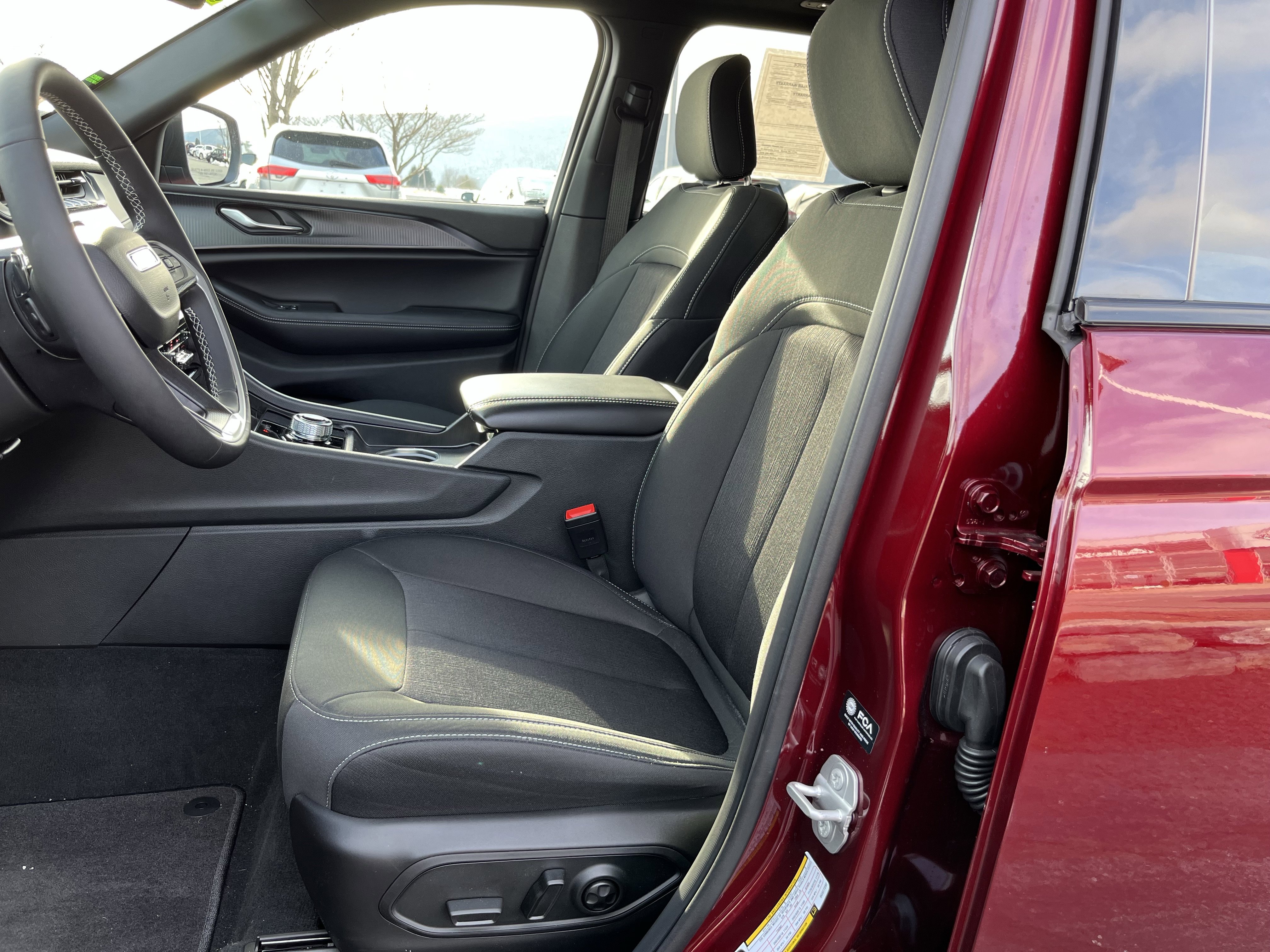 Used 2025 Jeep Grand Cherokee Laredo X w/ Luxury Tech Group I image 13