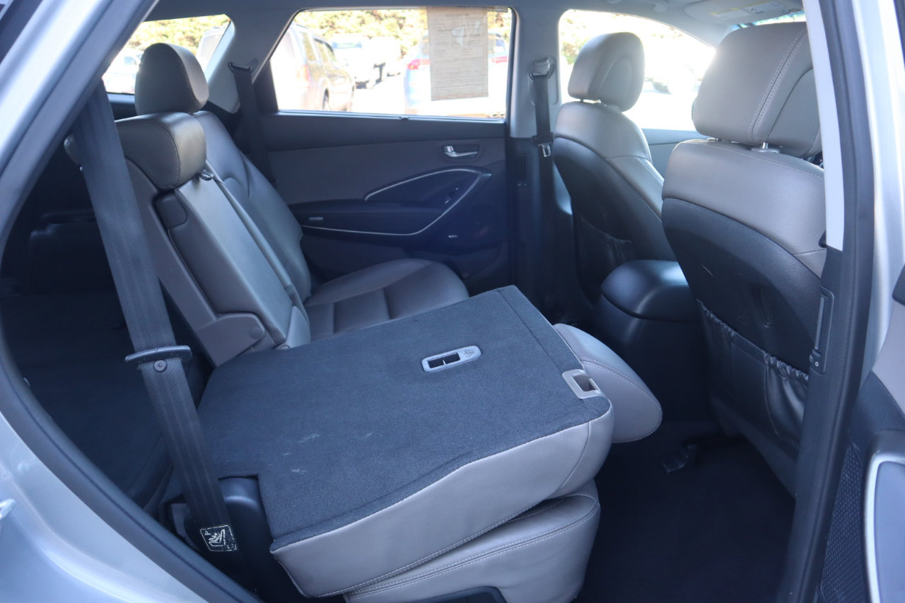 Used 2017 Hyundai Santa Fe AWD w/ SE Ultimate Tech Package 03 image 45