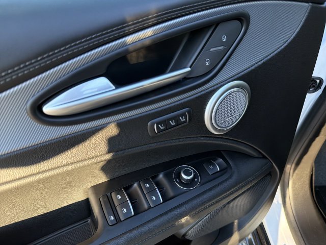 Used 2024 Alfa Romeo Stelvio Veloce AWD/4WD image 16