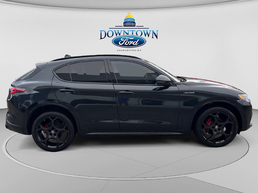 Used 2024 Alfa Romeo Stelvio Veloce AWD/4WD image 2