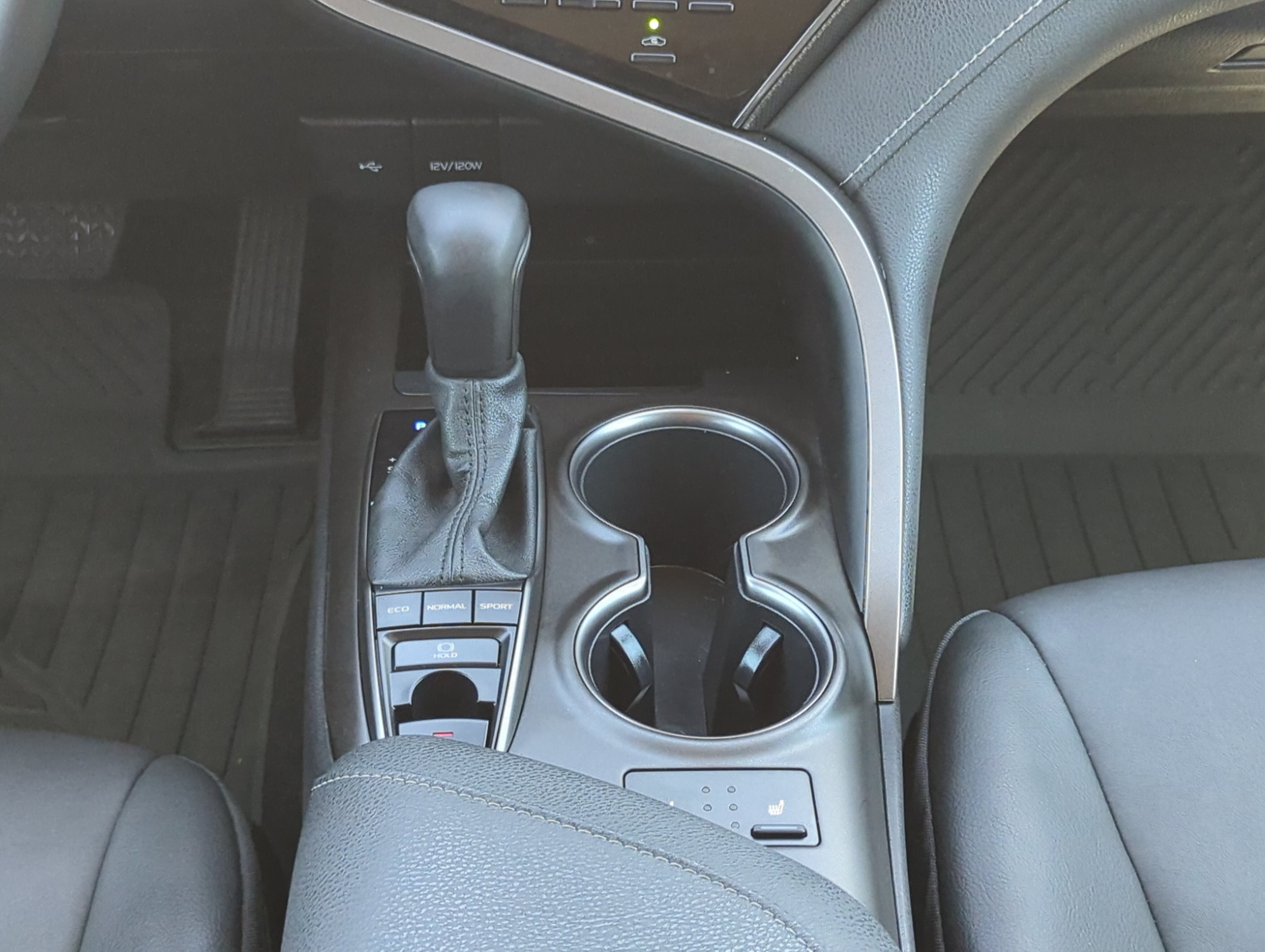 Used 2022 Toyota Camry XSE FWD image 16