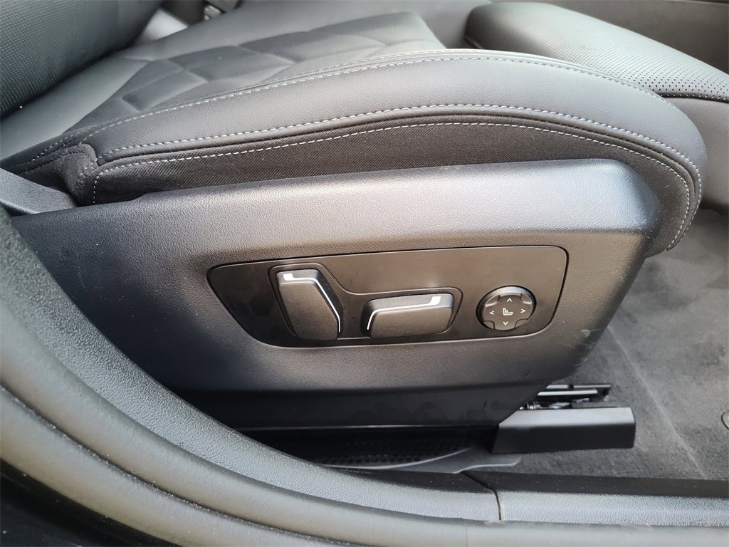 Used 2024 BMW 530i w/ Premium Package image 33