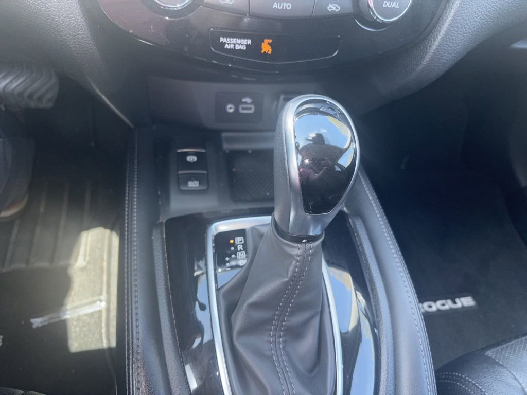 Used 2020 Nissan Rogue SL w/ Premium Package image 13