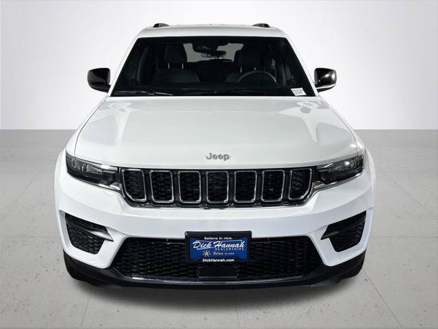 Certified 2025 Jeep Grand Cherokee Laredo w/ MOPAR Finishing Package AWD/4WD image 3