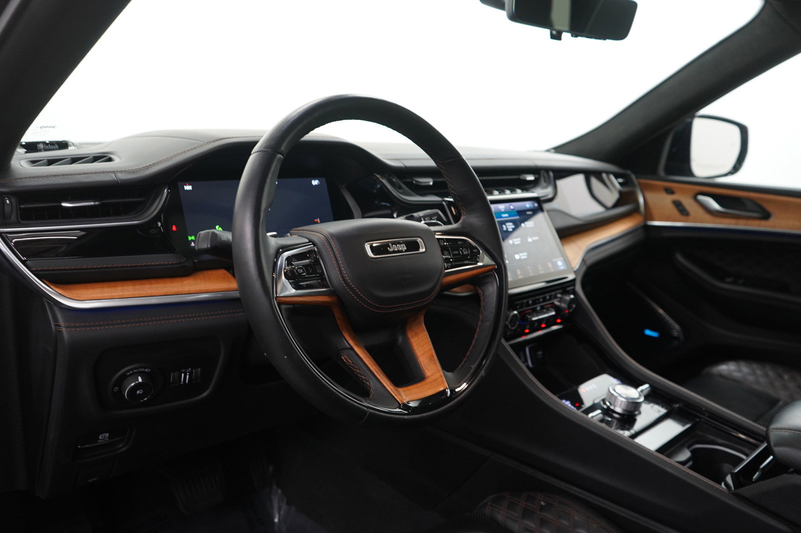 Used 2022 Jeep Grand Cherokee L Summit w/ Advanced Protech Group IV image 16