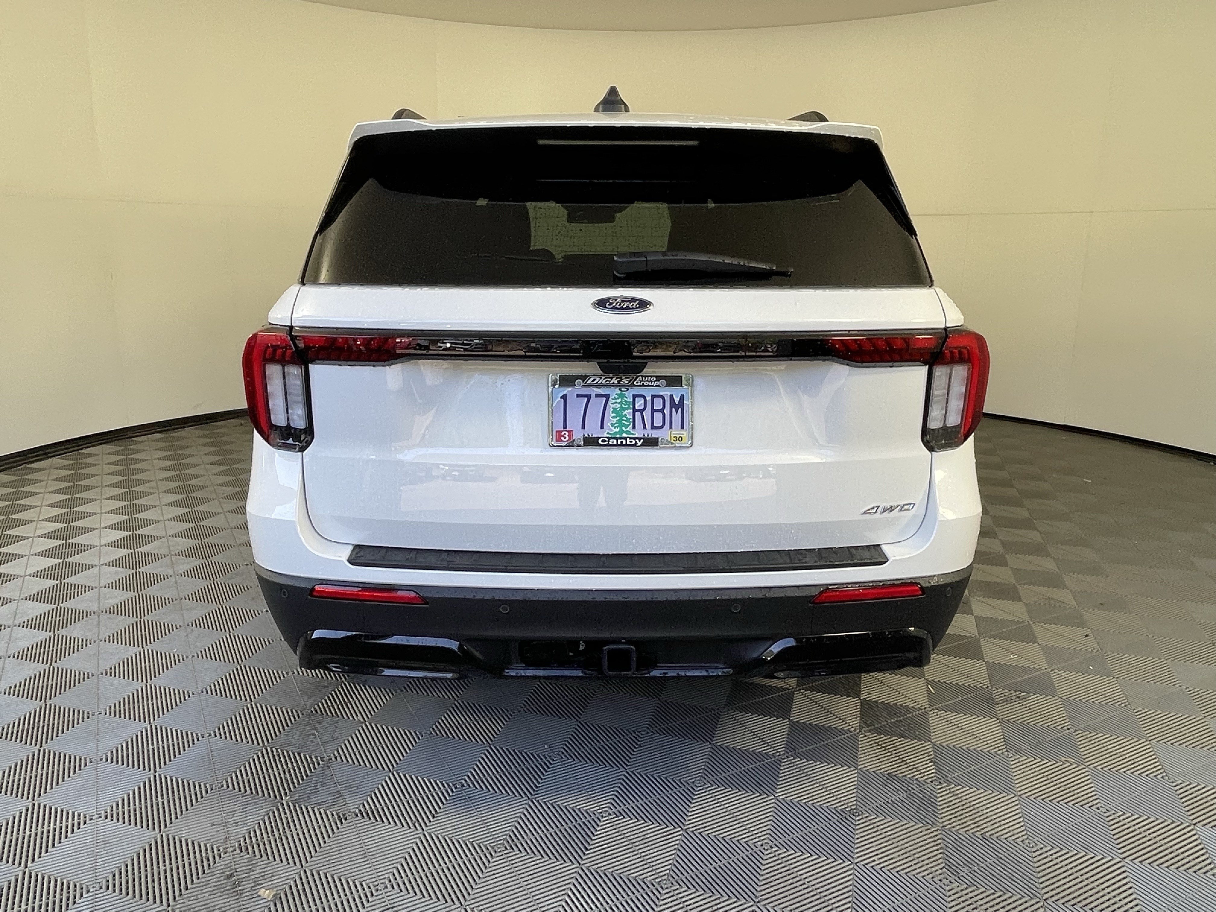 Used 2026 Ford Explorer ST-Line w/ ST-Line Street Pack AWD/4WD image 4