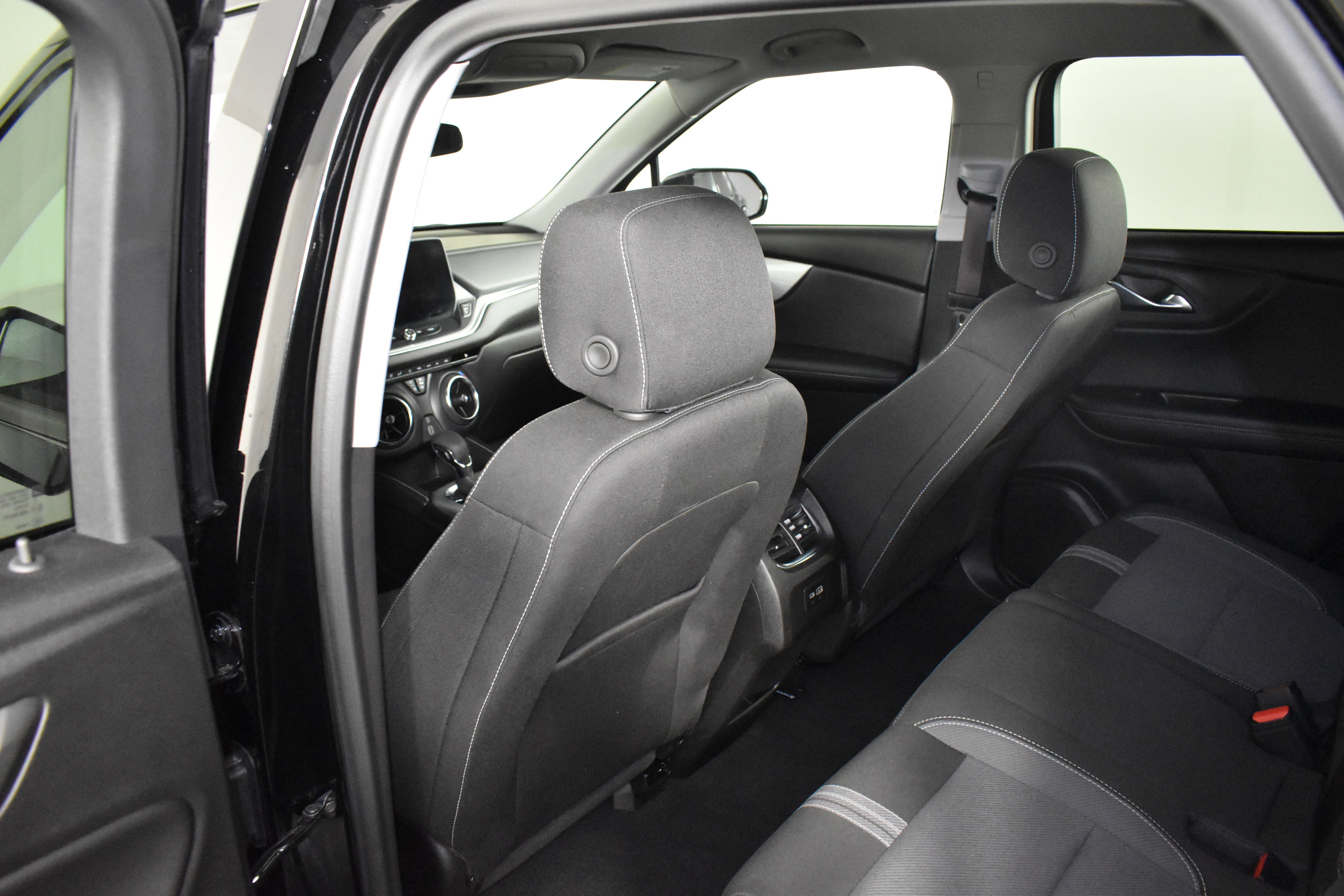 Used 2025 Chevrolet Blazer LT image 49