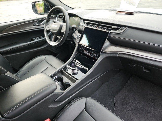 Used 2024 Jeep Grand Cherokee L Limited image 14