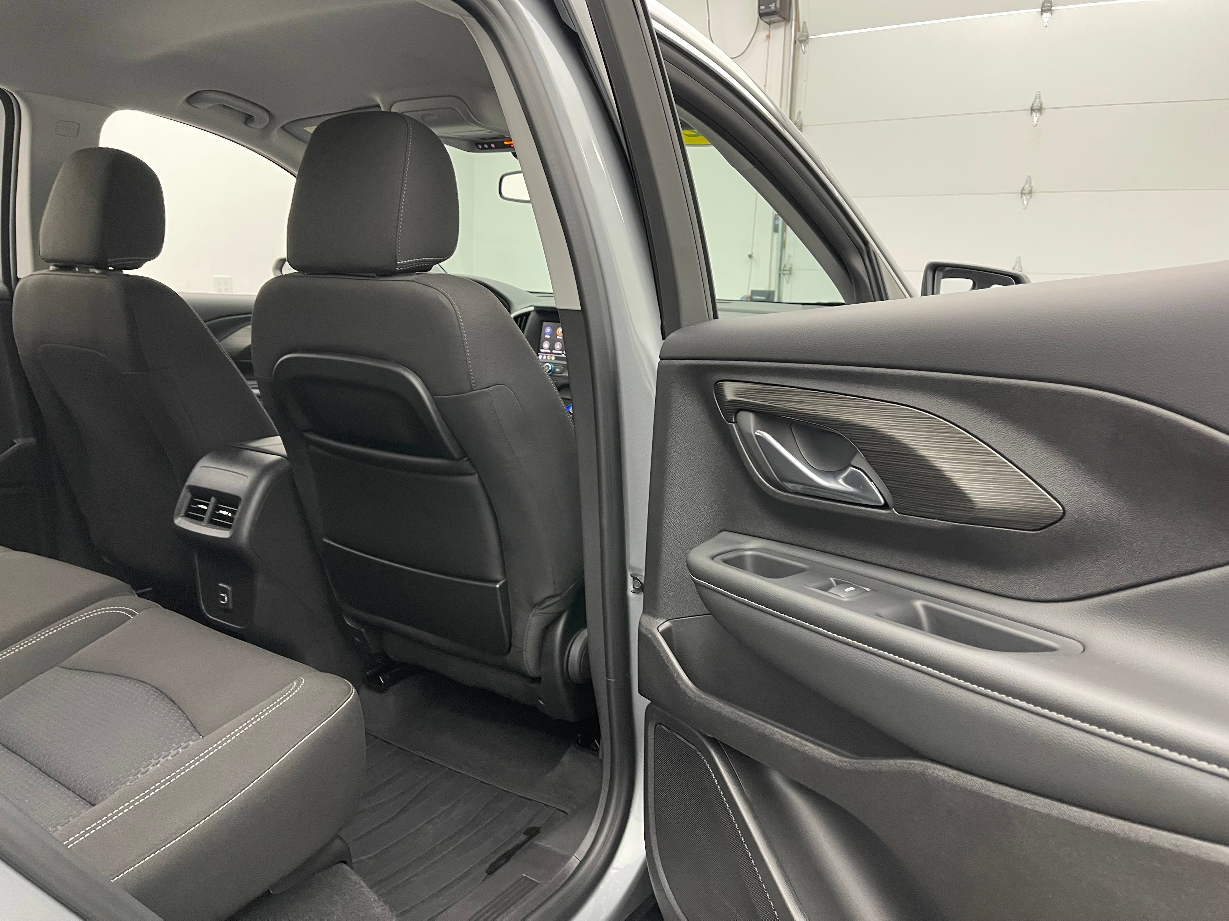 Used 2024 GMC Terrain SLE w/ Driver Convenience Package FWD image 32