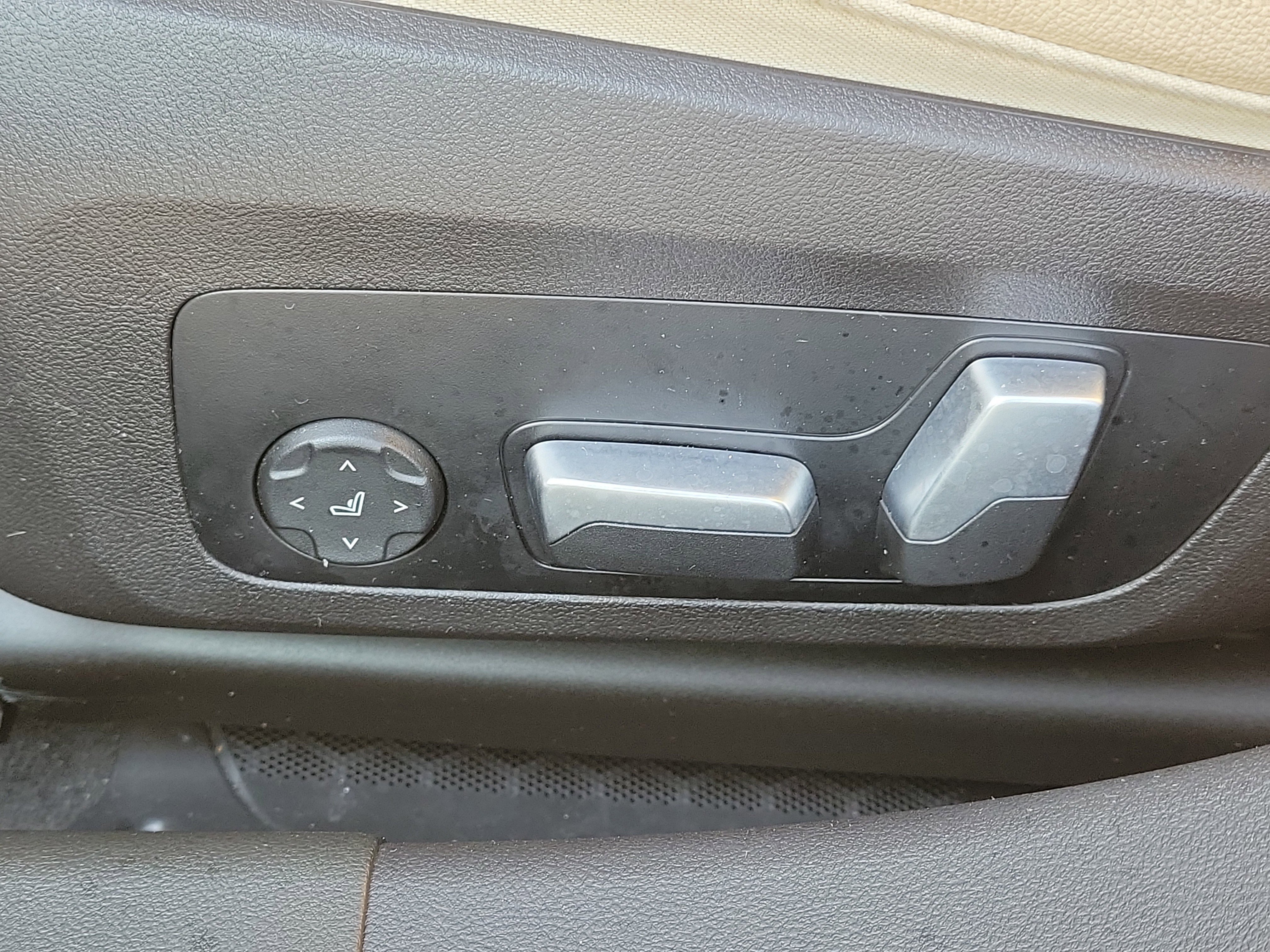 Used 2023 BMW 330e w/ Driving Assistance Package image 21