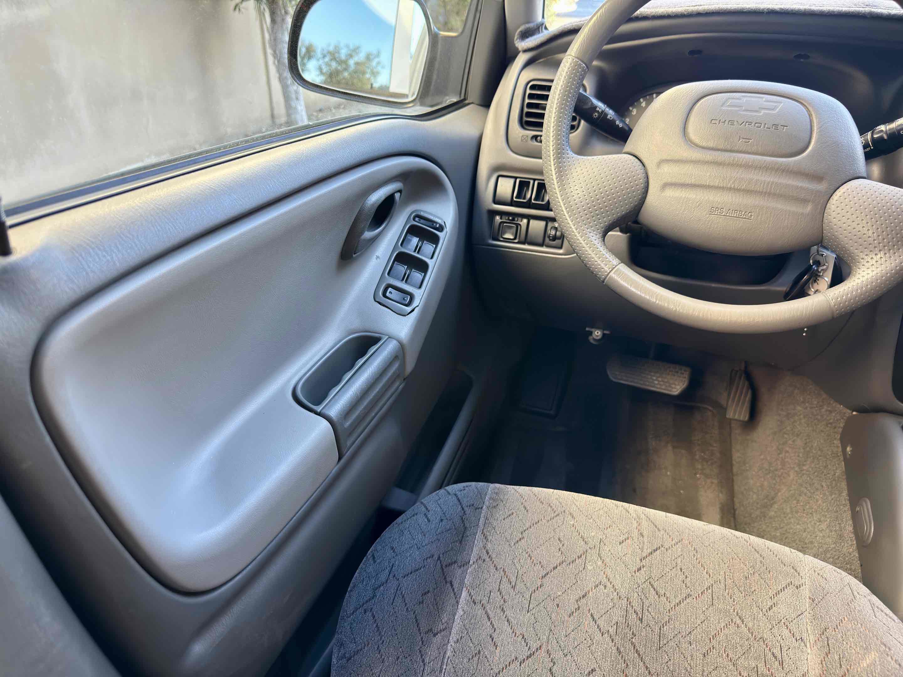 Used 2003 Chevrolet Tracker ZR2 image 29