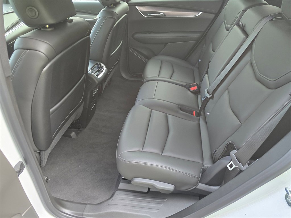 New 2025 Cadillac XT6 Luxury image 18