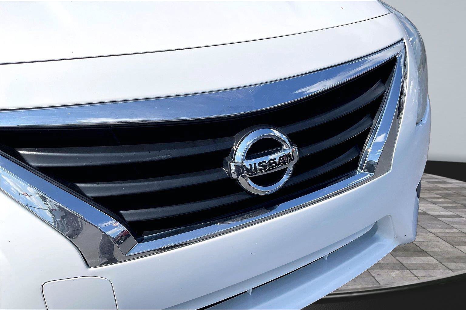 Used 2019 Nissan Versa S Plus FWD image 28