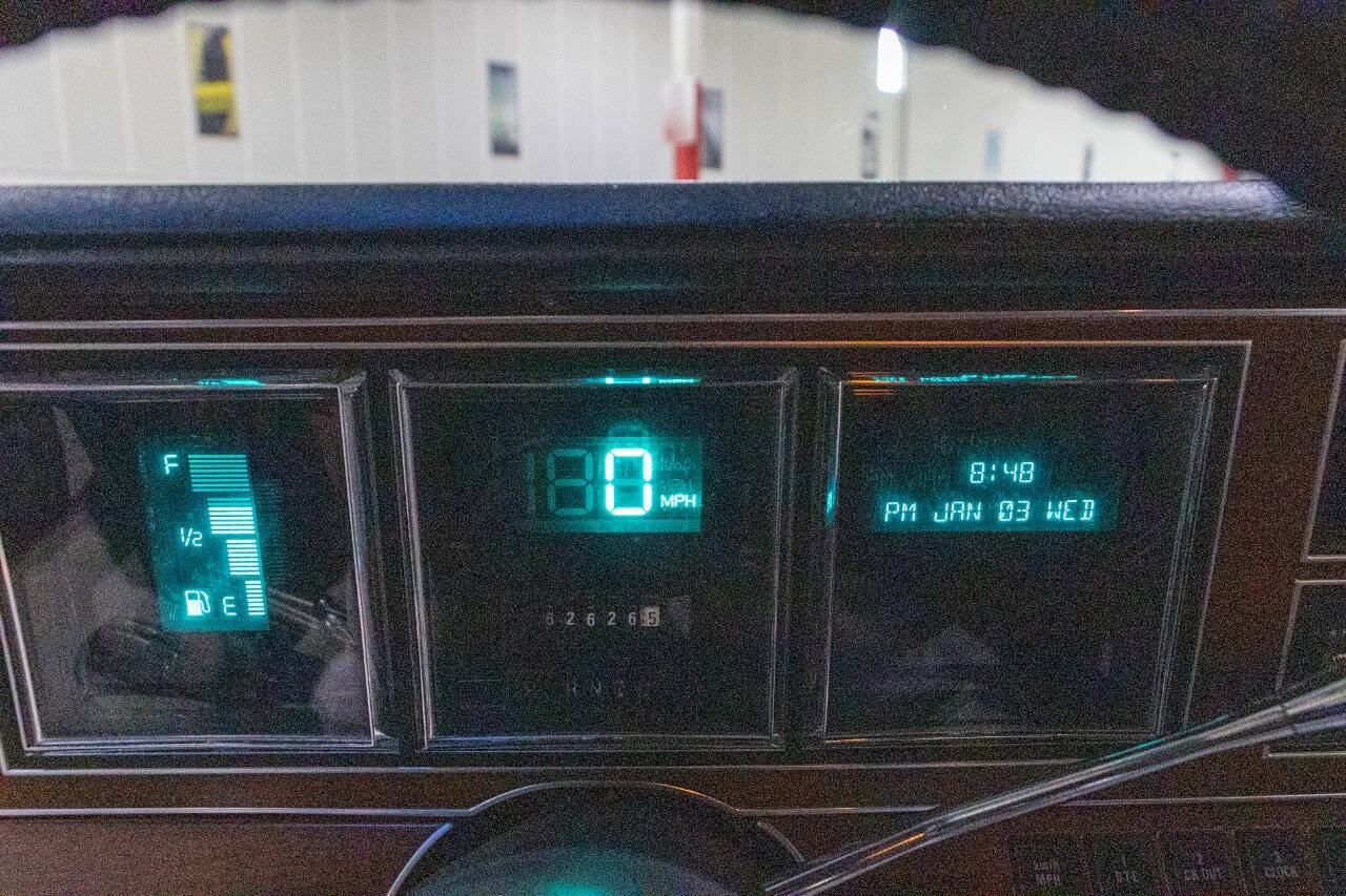 Used 1988 Lincoln Town Car Signature RWD image 12