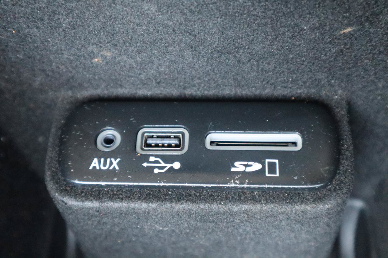 Used 2015 Chrysler 300 C w/ Light Group RWD image 84