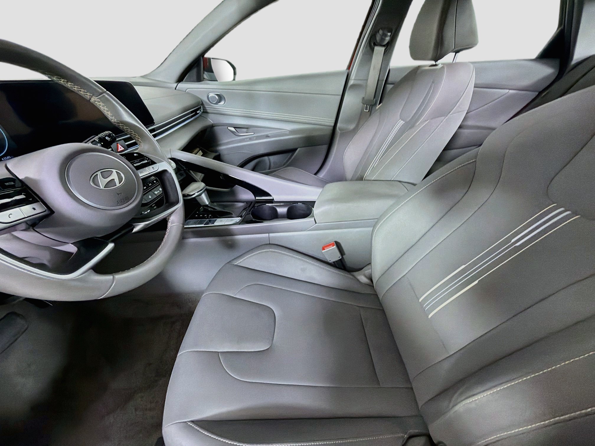 Used 2025 Hyundai Elantra SEL FWD image 13
