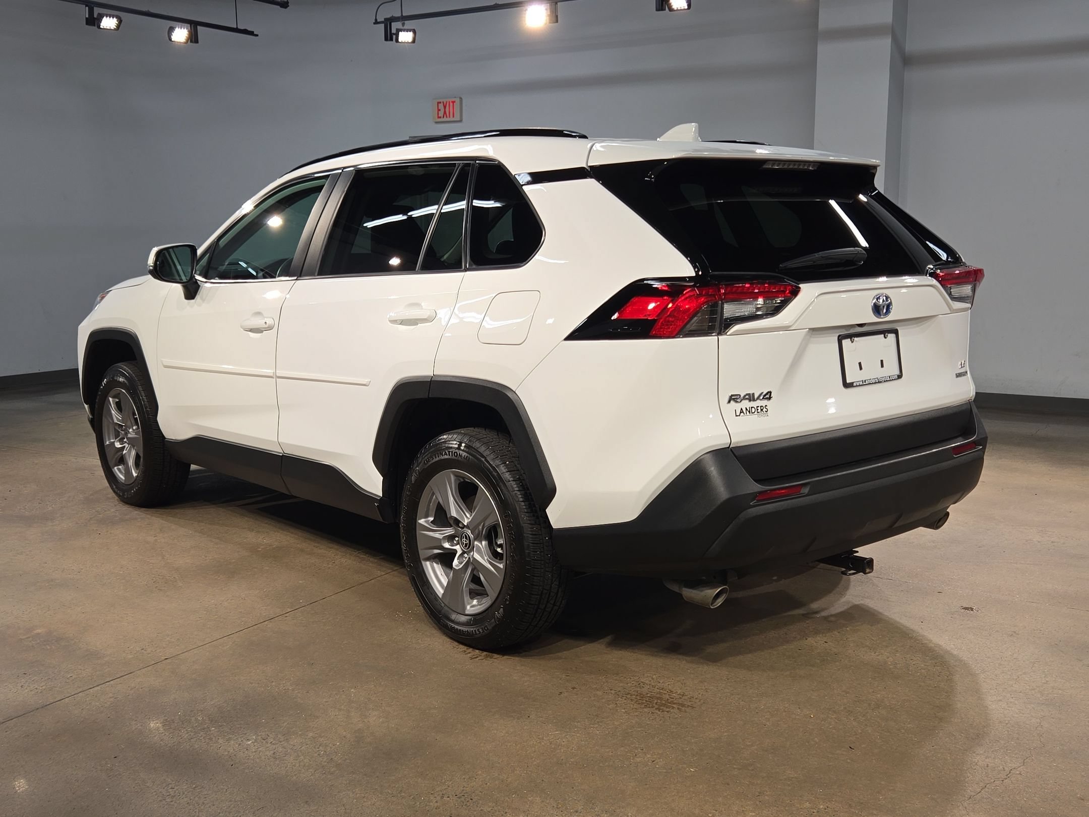 Used 2024 Toyota RAV4 LE AWD/4WD image 5