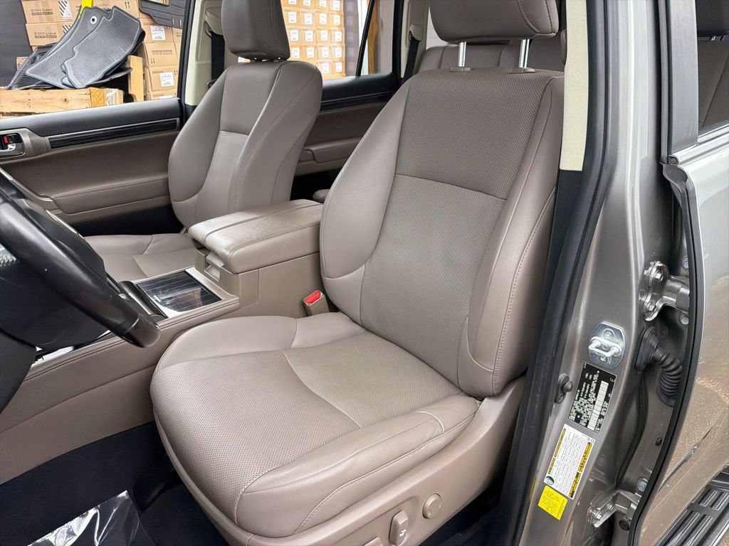 Used 2020 Lexus GX 460 Premium w/ Premium Package image 23