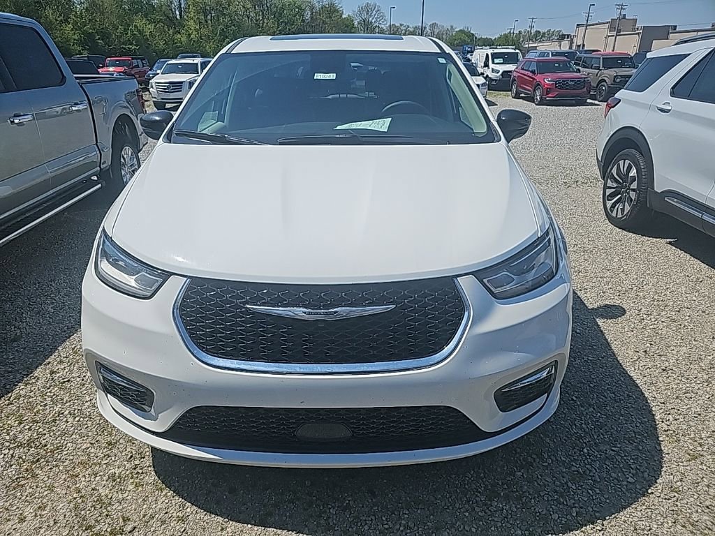 Used 2024 Chrysler Pacifica Limited