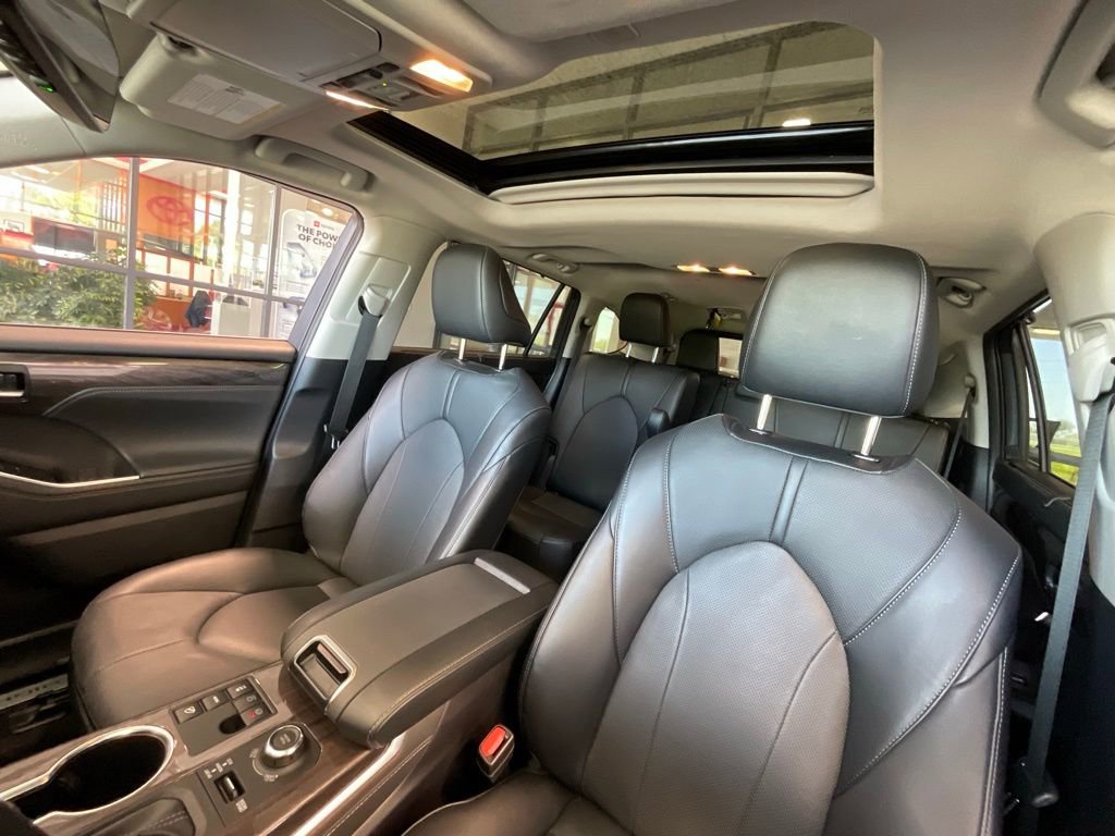 Used 2023 Toyota Highlander Limited AWD/4WD image 9