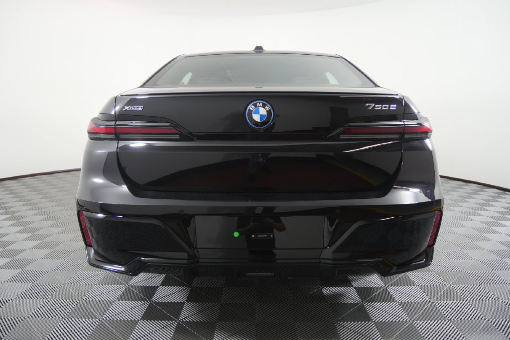 New 2026 BMW 750e xDrive w/ Executive Package AWD/4WD image 5