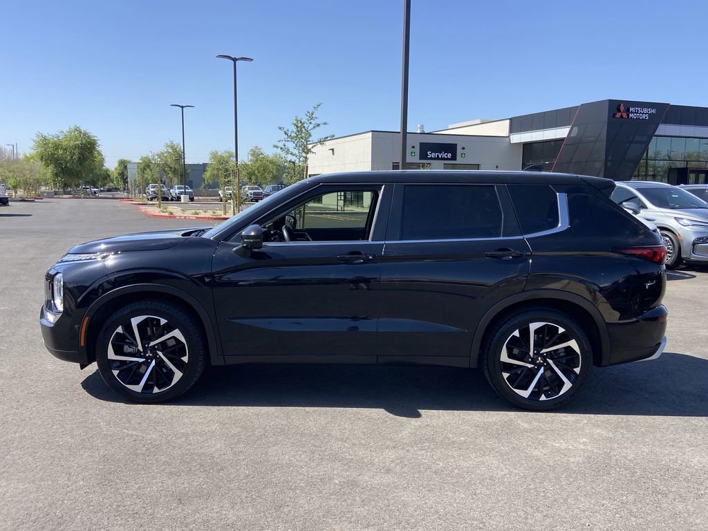 Used 2023 Mitsubishi Outlander SE AWD/4WD image 4
