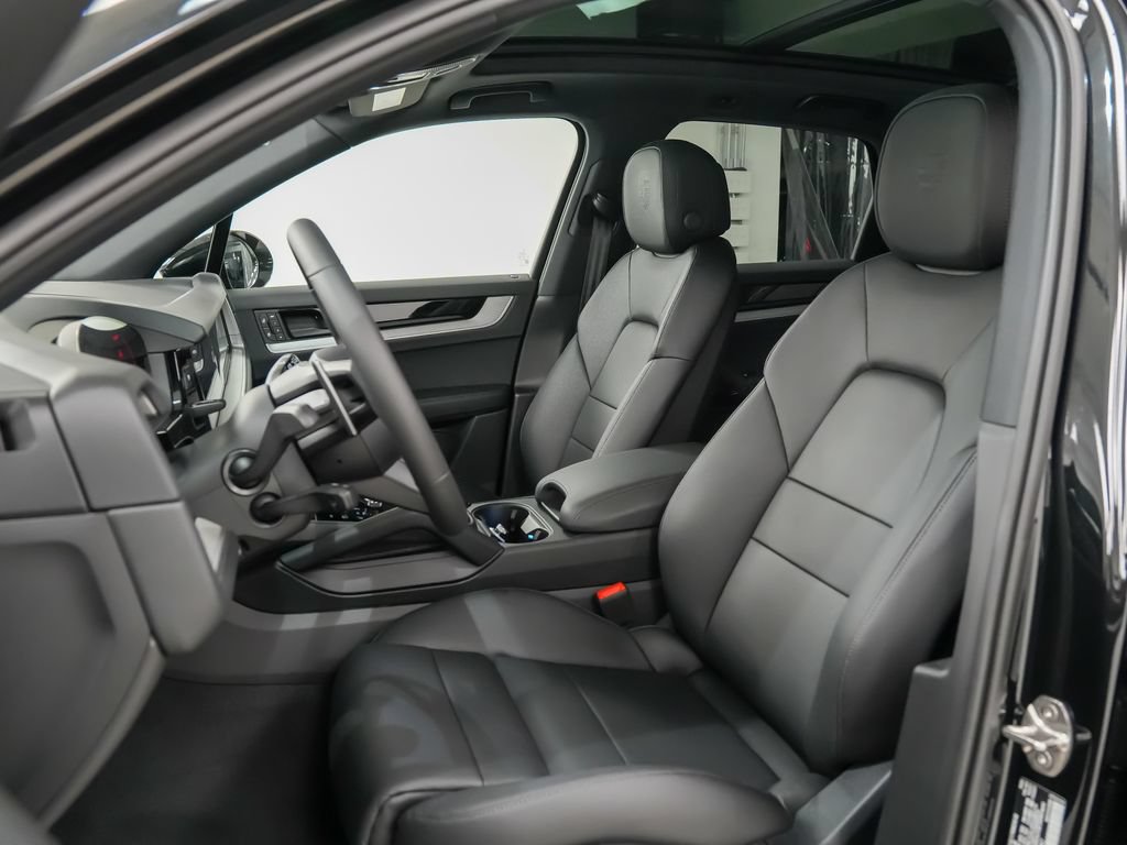 New 2026 Porsche Cayenne AWD/4WD image 5