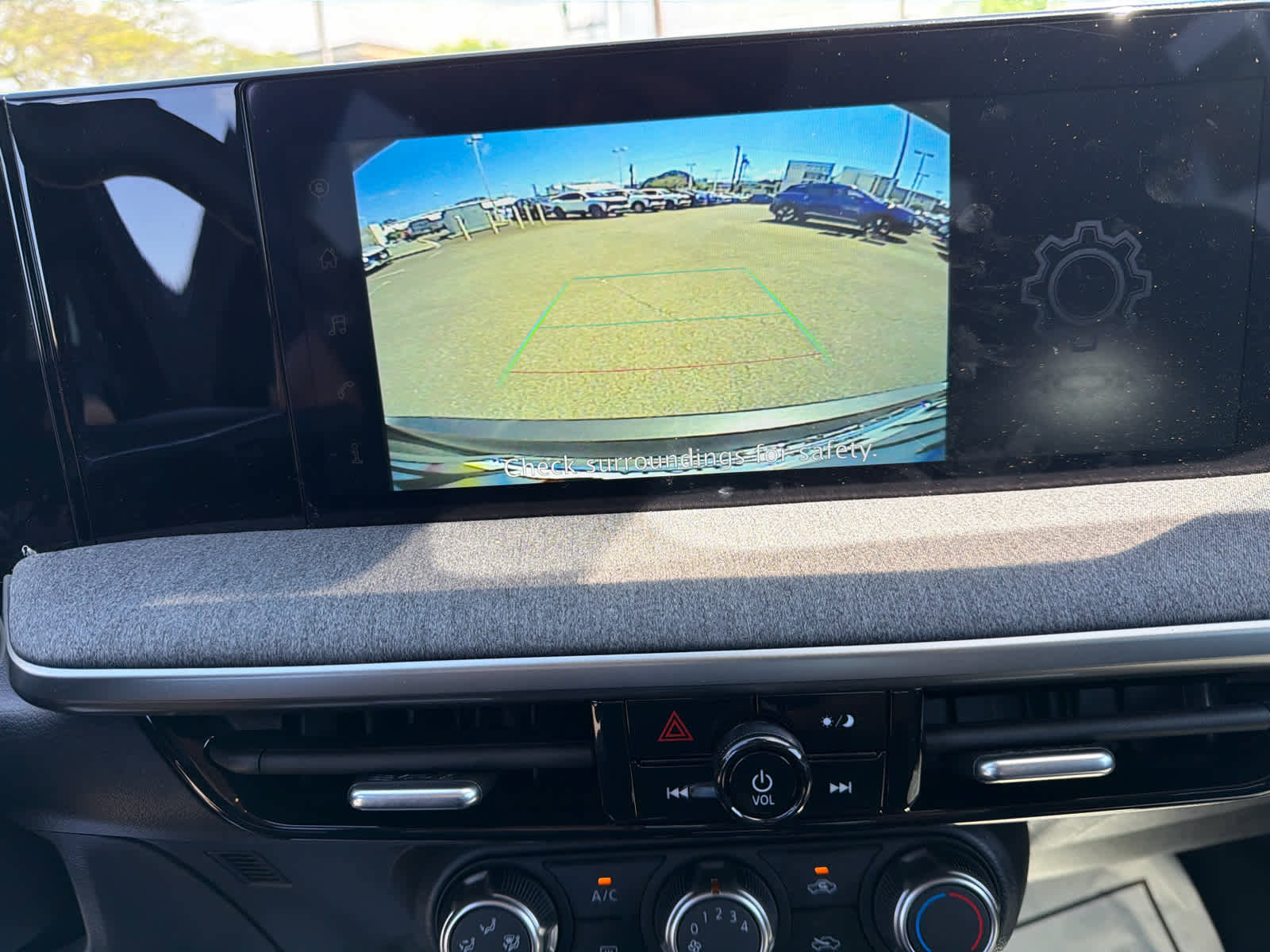 Used 2025 Nissan Kicks SV AWD/4WD image 7
