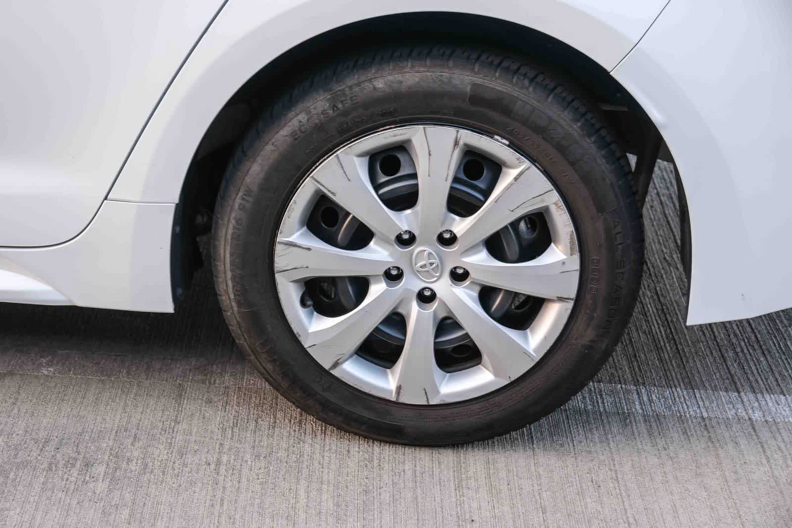 Used 2024 Toyota Corolla LE FWD image 9