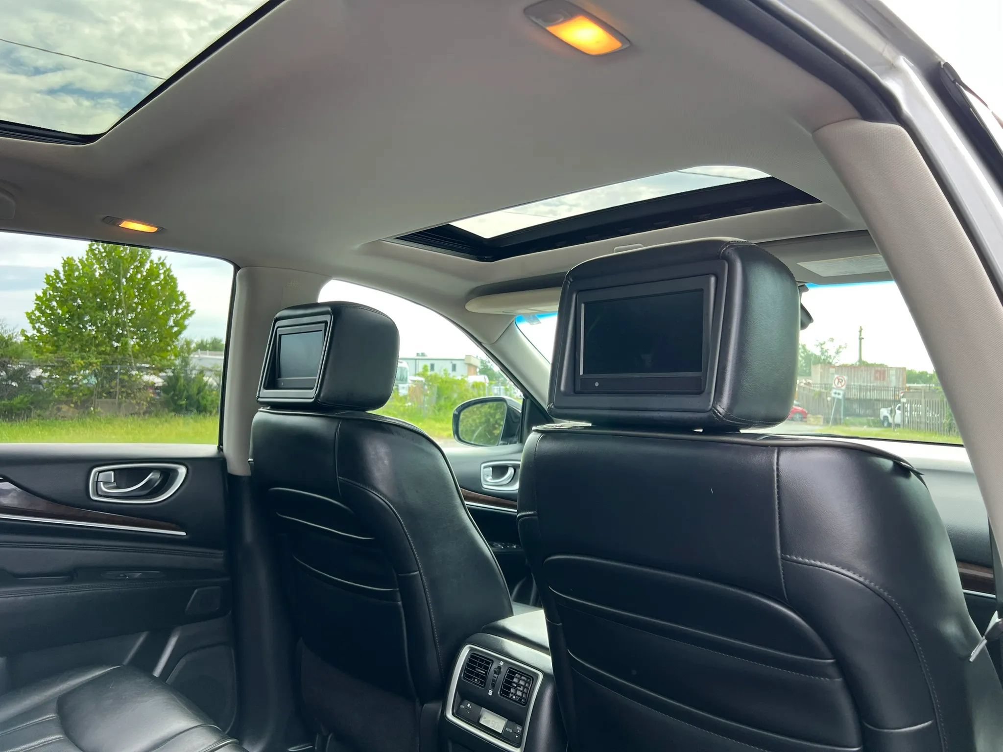 Used 2013 INFINITI JX35 AWD w/ Premium Pkg image 22